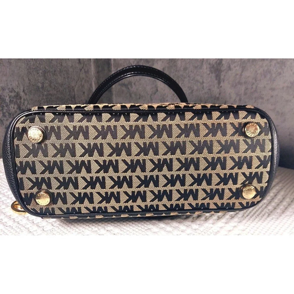 Michael Kors Signature Logo Tote Bag Beige Black Jet Set Gold Hardware Zip Top